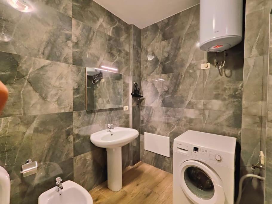 Center 1 Apartament *